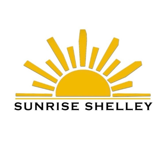 Sunrise Shelley Closet - Picture 1 of 1